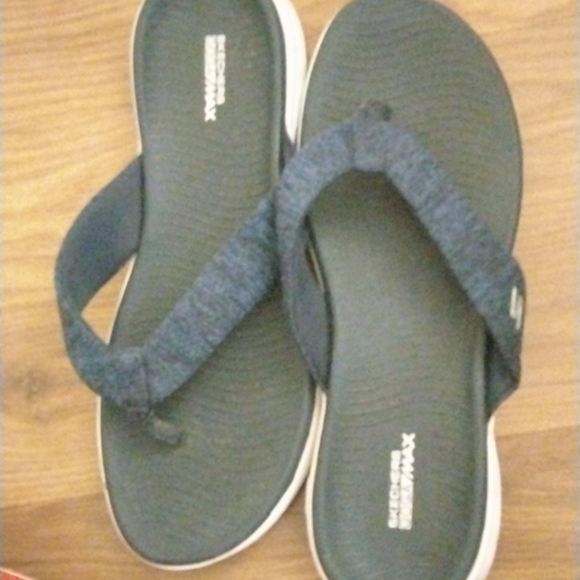 Designer: Skechers GOGA Max Flip Flops - Picture 5 of 5